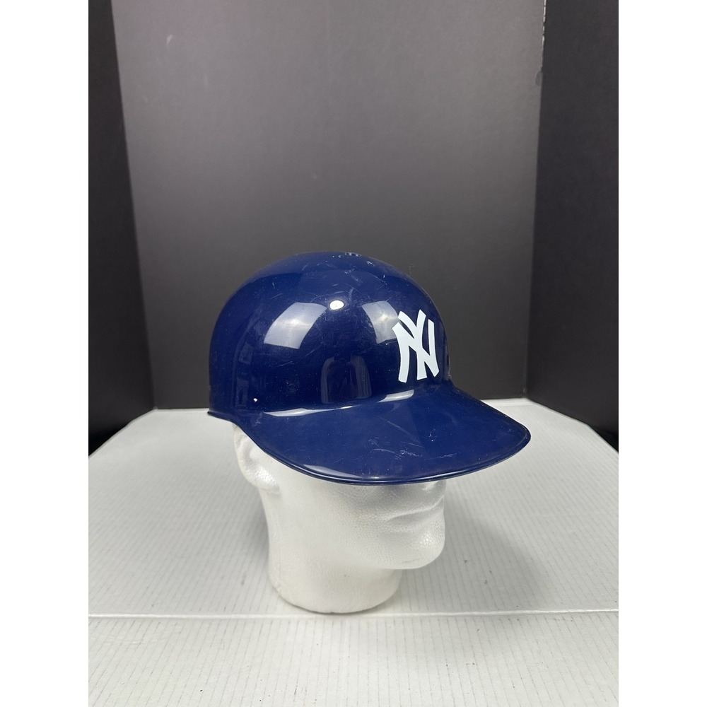 Vintage New York Yankees Plastic Laich Batting Helmet Souvenir MLB Baseball